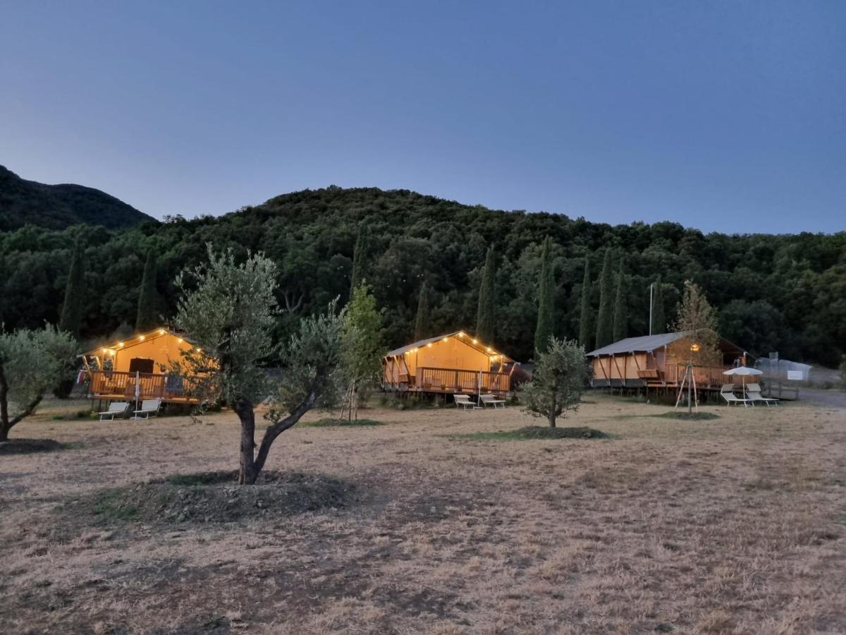 Отель Glamping Le Tegole Рипарбелла Экстерьер фото
