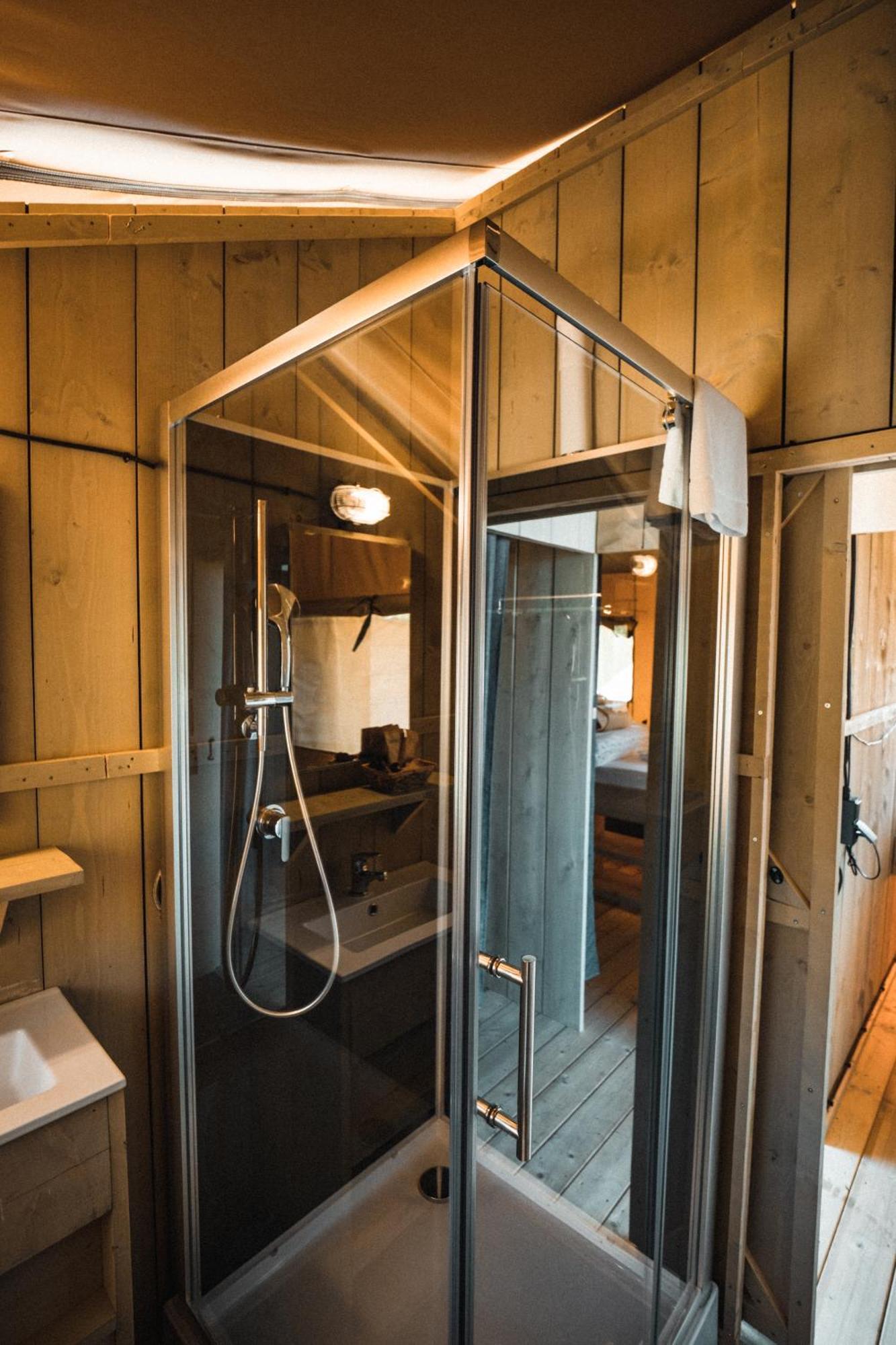 Отель Glamping Le Tegole Рипарбелла Экстерьер фото